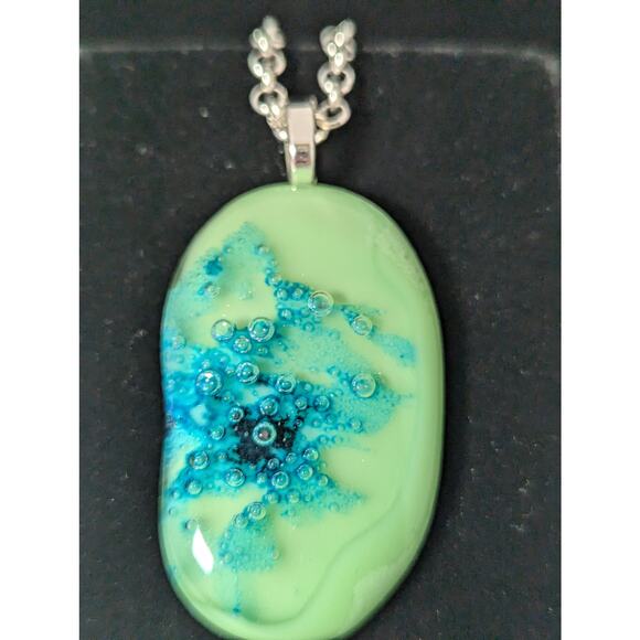 Dichroic glass Large  pendant  SP bail and 24" chain green and green bubbles - Picture 1 of 8
